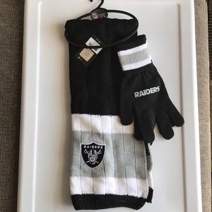 ⚠️ PRICE DROP! NWT Oakland Raiders scarf set!